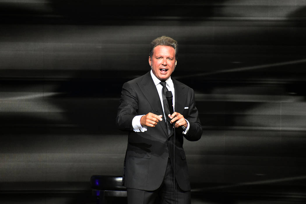 El Coliseo del Caesars Palace se engalanó con la presencia de Luis Miguel, uno de los artistas ...