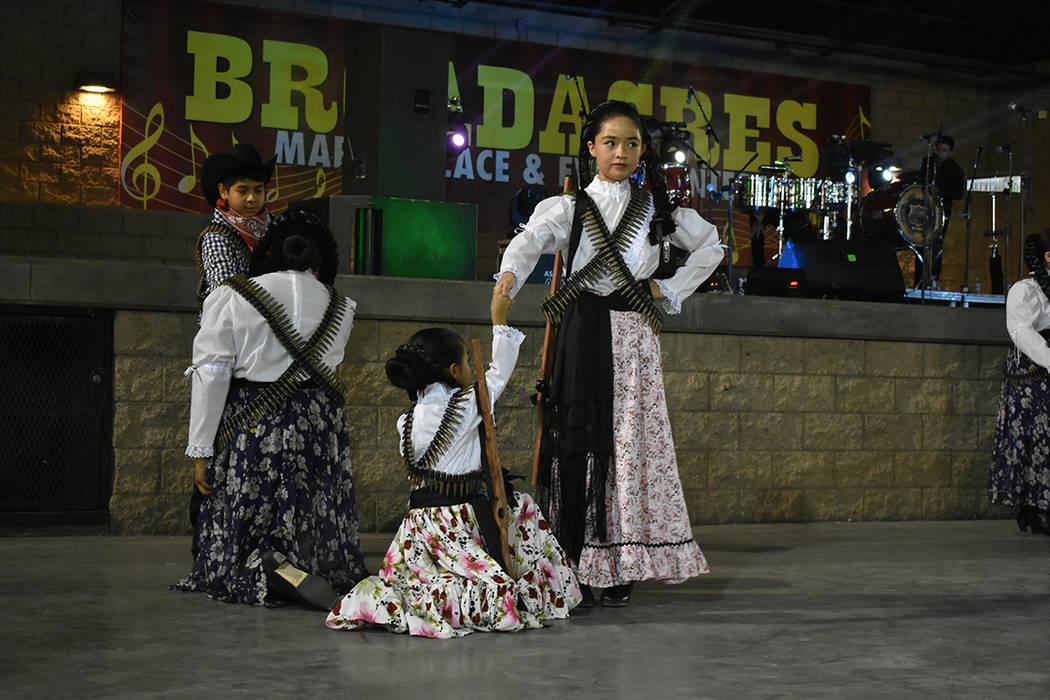 Ballet Folclórico Libertad de Las Vegas se presentó con una intervención muy mexicana. Viern ...