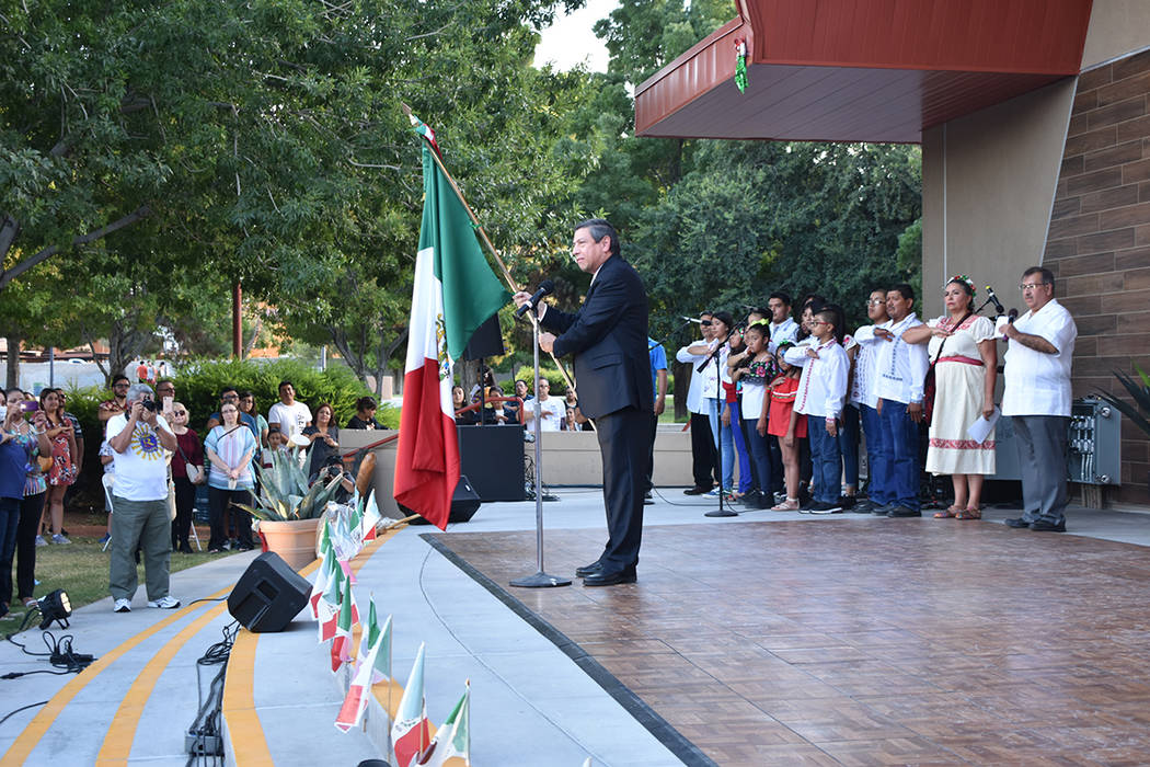 El cónsul de México en Las Vegas, Emb. Alejandro Madrigal, encabezó la ceremonia oficial de ...