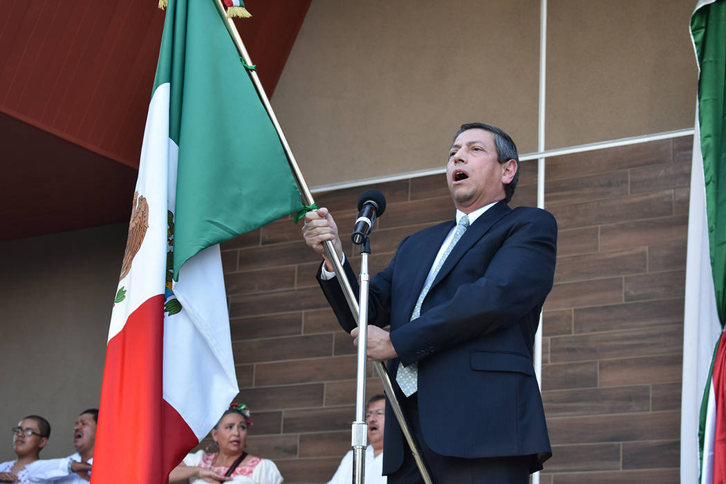 El cónsul de México en Las Vegas, Emb. Alejandro Madrigal, encabezó la ceremonia oficial de ...