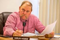 El presidente Varlin Higbee escucha los comentarios mientras la Junta de Comisionados del Conda ...