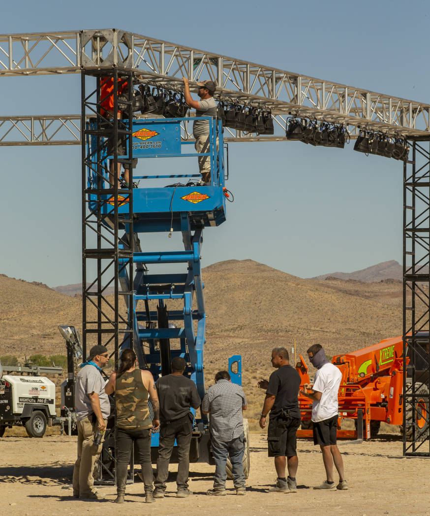 Un equipo de Desert Labor junto con Dream Entertainment continúa trabajando en el escenario pa ...