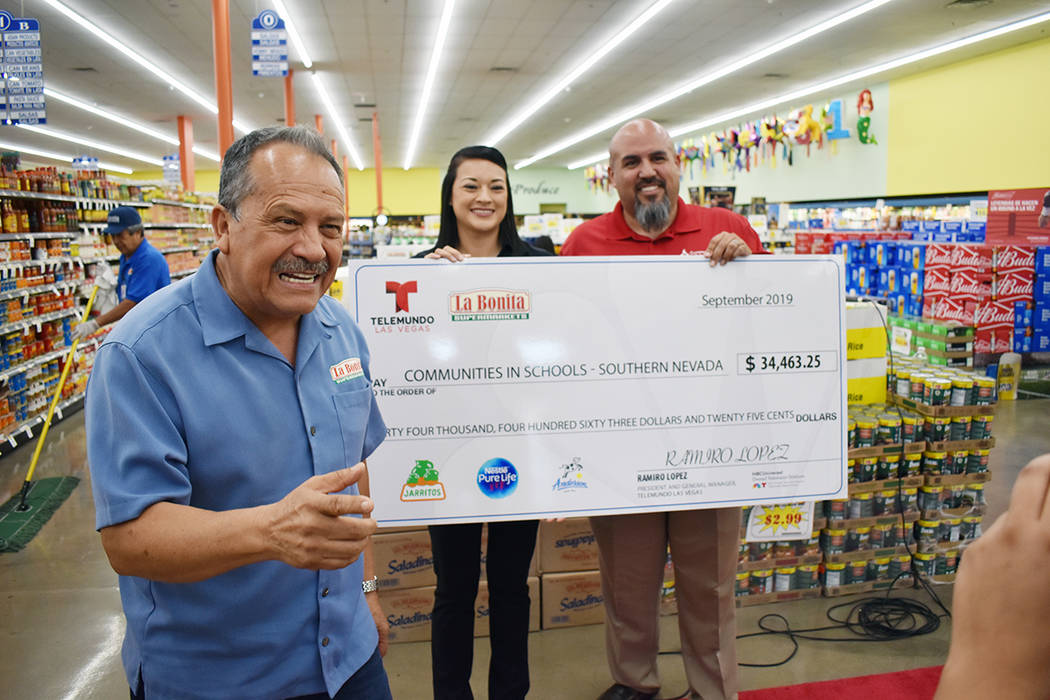 Se recaudaron donaciones monetarias de clientes en todas las ubicaciones de Supermercados La Bo ...