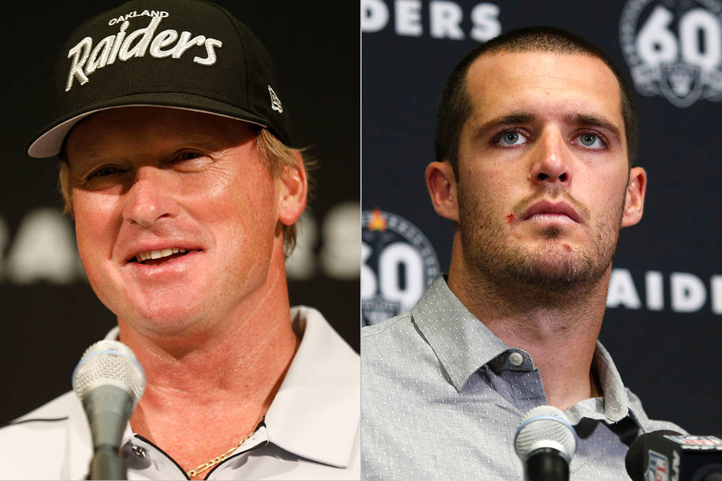 El entrenador de los Raiders, Jon Gruden, a la izquierda, y Derek Carr, a la derecha.(The Assoi ...