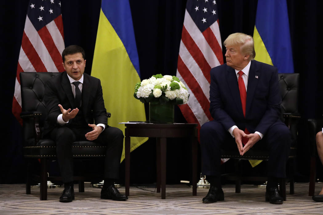 El presidente Donald Trump se reúne con el presidente ucraniano Volodymyr Zelenskiy en el hote ...