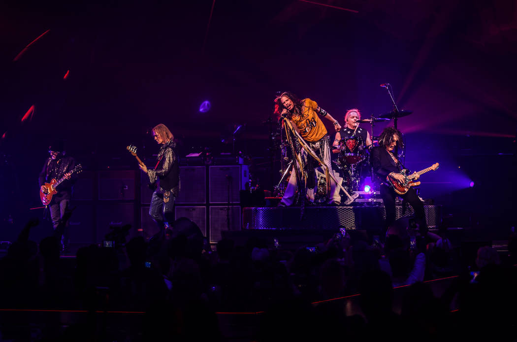 Aerosmith se presenta en la noche de apertura de su residencia "Deuces Are Wild" en el Park The ...