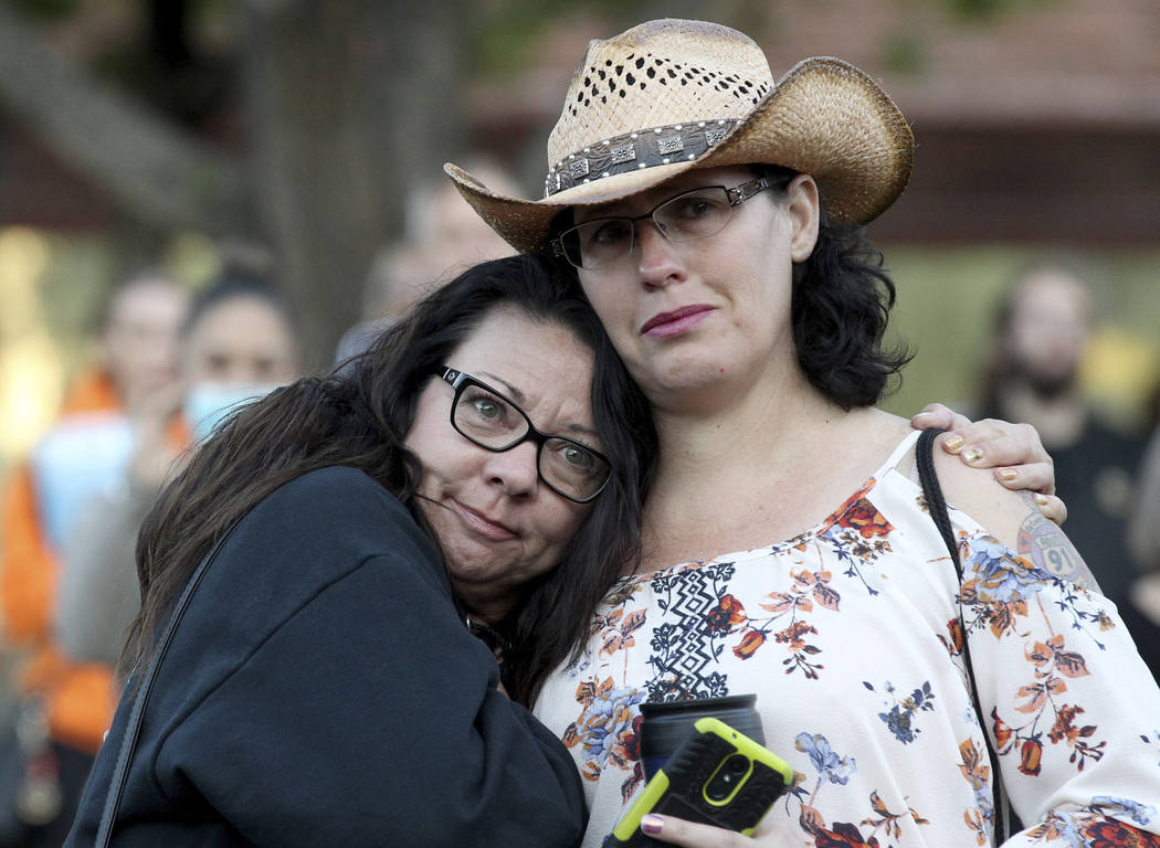 Los sobrevivientes del tiroteo del Festival Route 91, Yvonne Justice, de Las Vegas, izquierda, ...