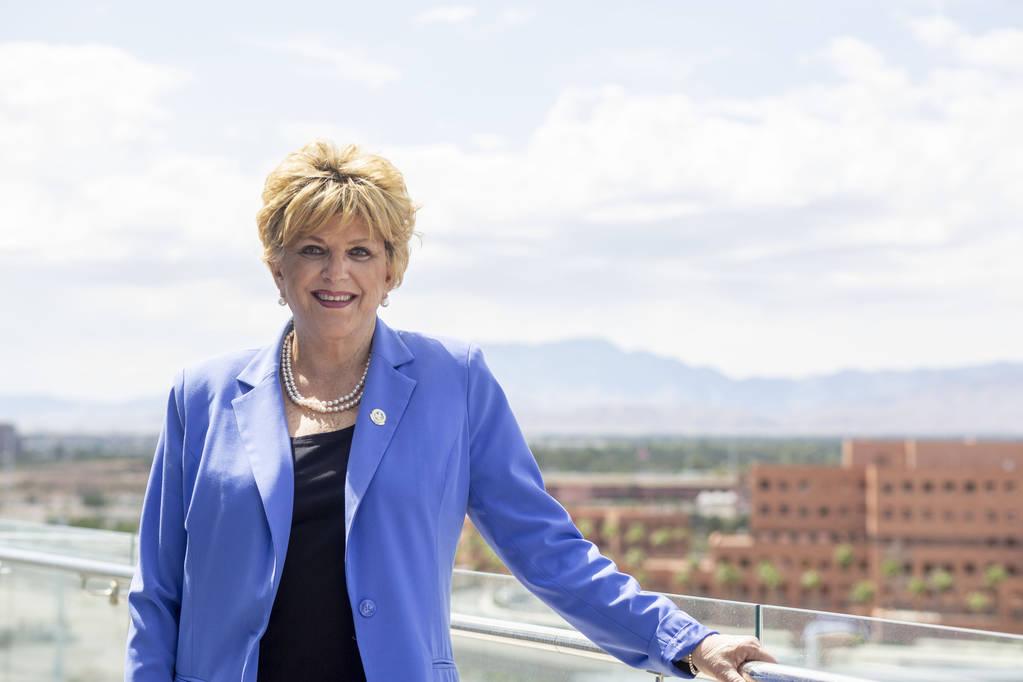 La alcaldesa Carolyn Goodman en el Ayuntamiento de Las Vegas, 16 de septiembre de 2019. (Elizab ...
