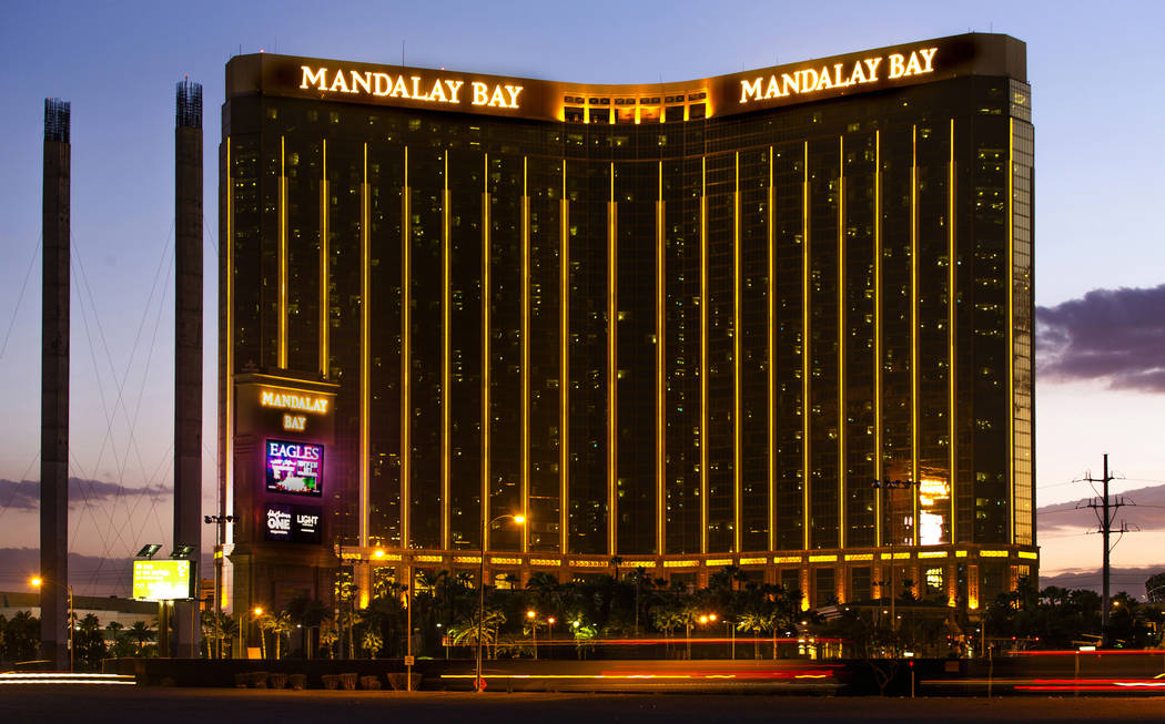 El Mandalay Bay dos años después del tiroteo masivo en el Strip de Las Vegas. (L.E. Baskow / ...