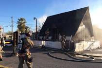 Los equipos del Departamento de Bomberos de Las Vegas apagaron un incendio en un restaurante va ...