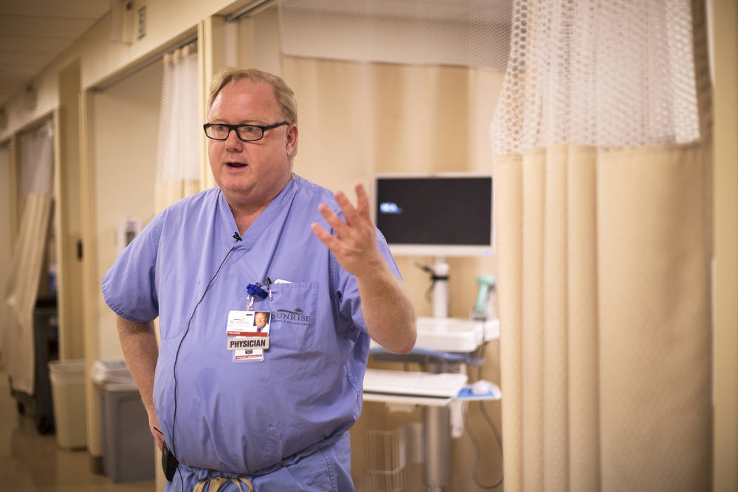 El doctor Jay Coates, director médico del Burn and Reconstructive Center del Sunrise Hospital ...