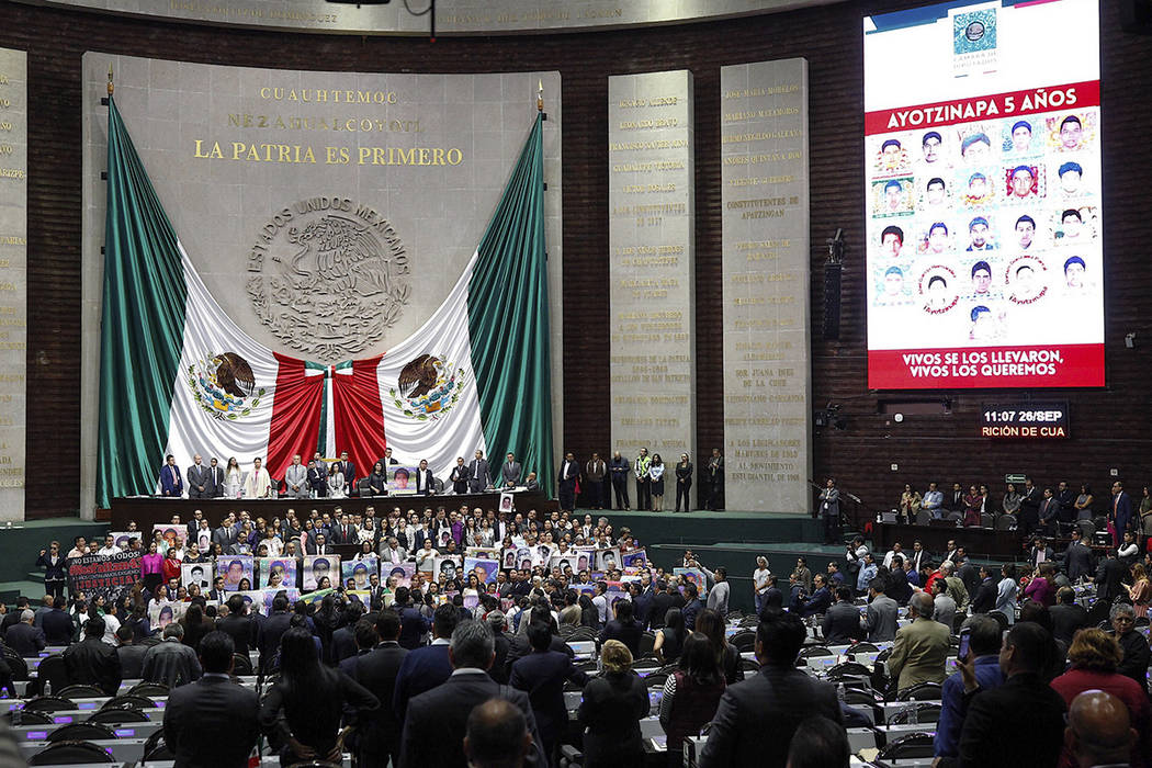 ARCHIVO. México, 26 Sep 2019 (Notimex-Isaías Hernández).- El día de hoy, padres de los 43 n ...