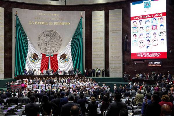 ARCHIVO. México, 26 Sep 2019 (Notimex-Isaías Hernández).- El día de hoy, padres de los 43 n ...
