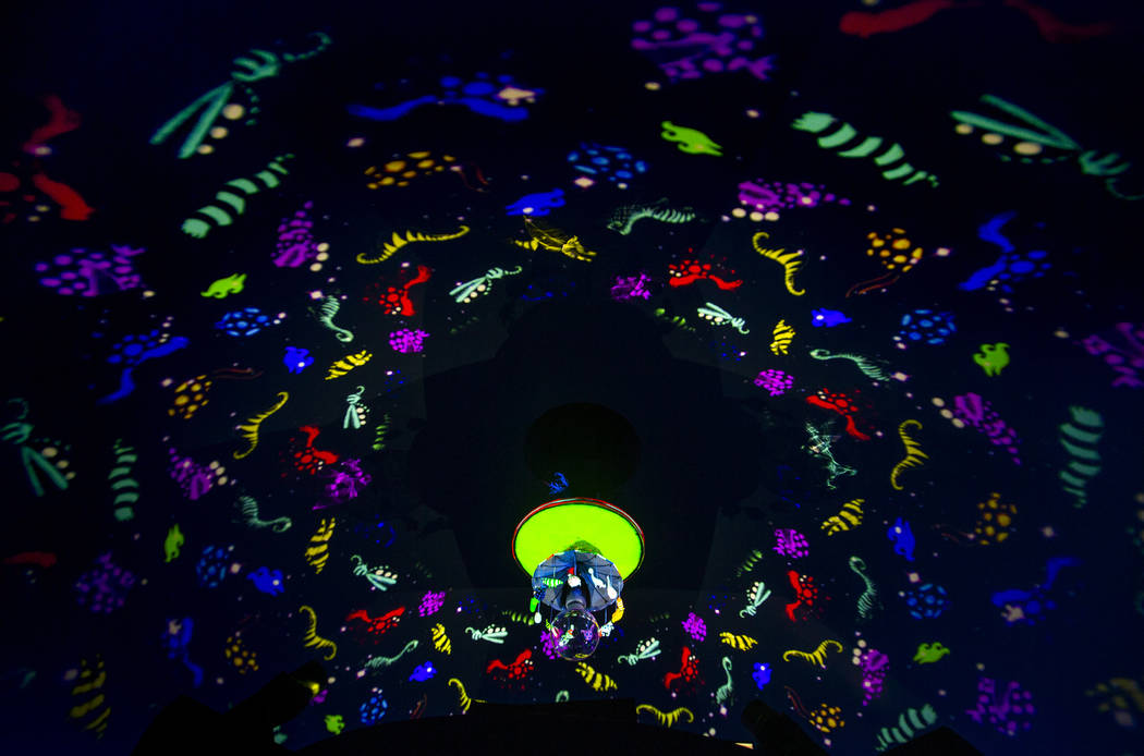 La pieza de arte "Carousel" de Tim Burton en su exposición de arte "Lost Vegas @Neon Museum" e ...