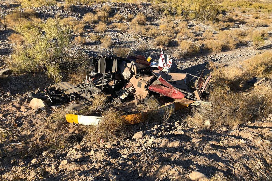 Escombros de un accidente de helicóptero cerca de Red Rock Canyon, ocurrido el miércoles 23 d ...