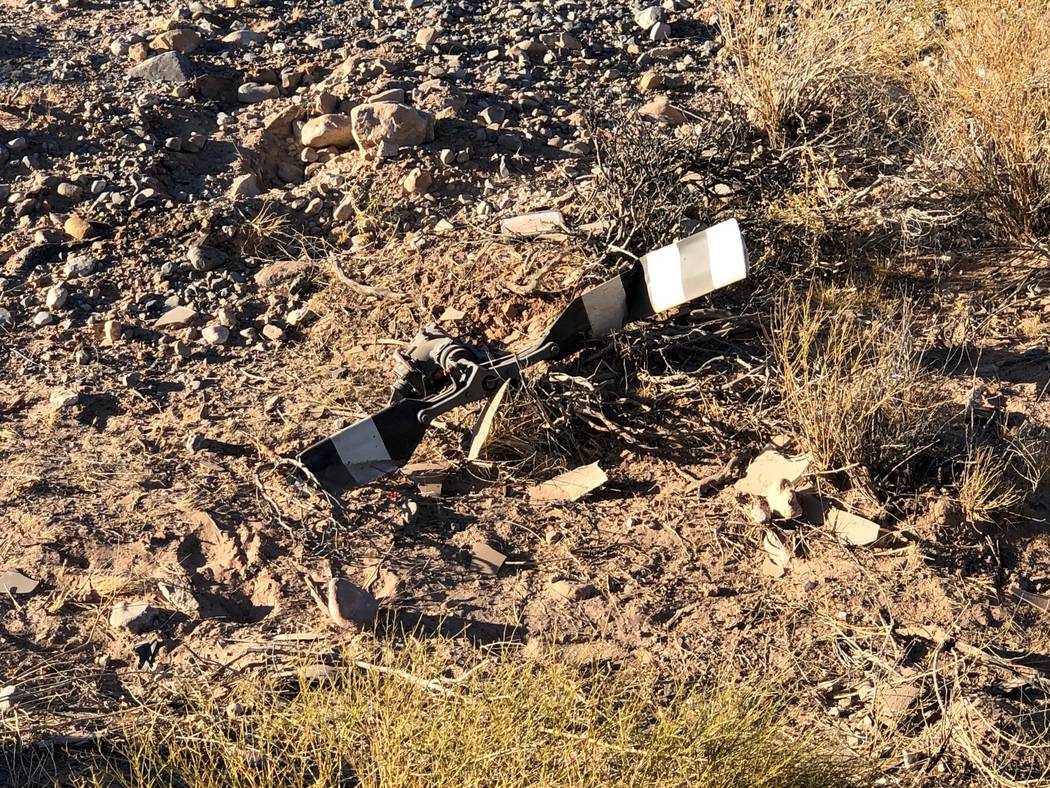 Escombros del accidente de helicóptero cerca de Red Rock Canyon. (Nevada Highway Patrol)