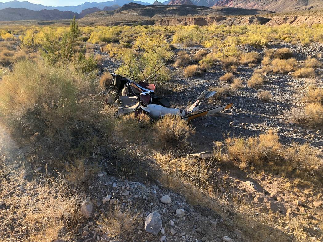 Escombros del accidente de helicóptero cerca de Red Rock Canyon. (Nevada Highway Patrol)