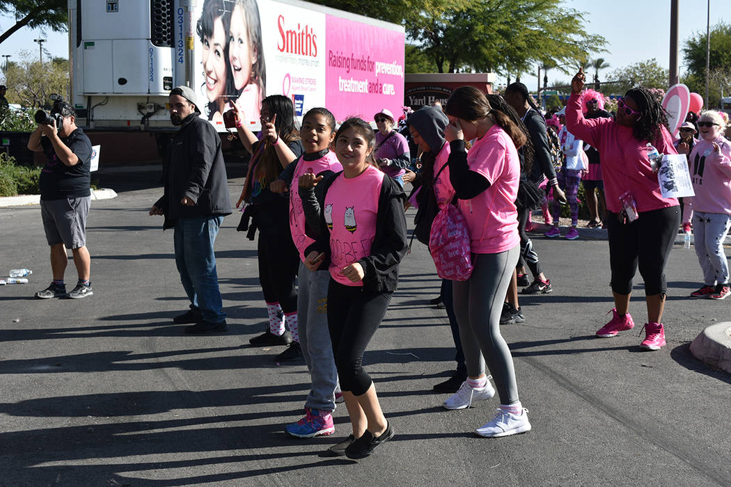 Miles de personas participaron en la “Caminata Contra el Cáncer de Mama 2019”, realizada p ...