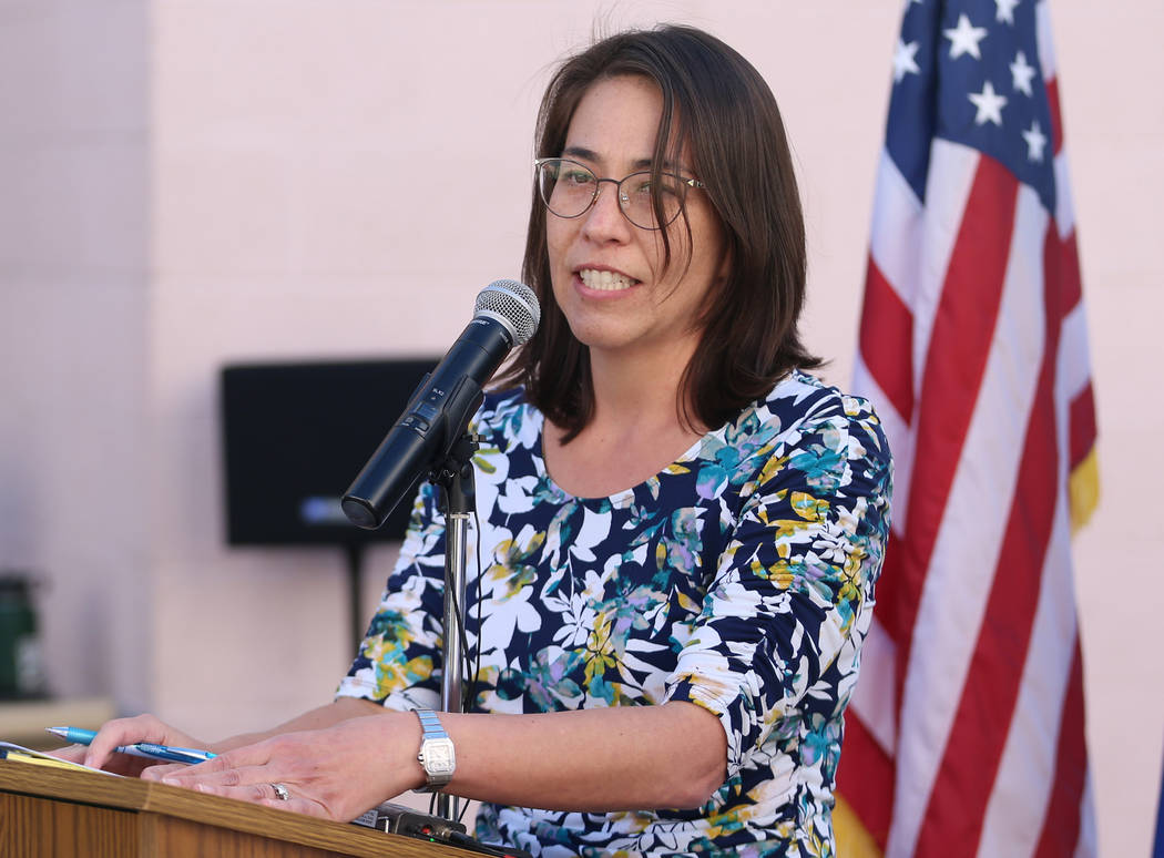 Sonya Toma, abogada del Family law Self Help Center, habla durante una conferencia de prensa so ...