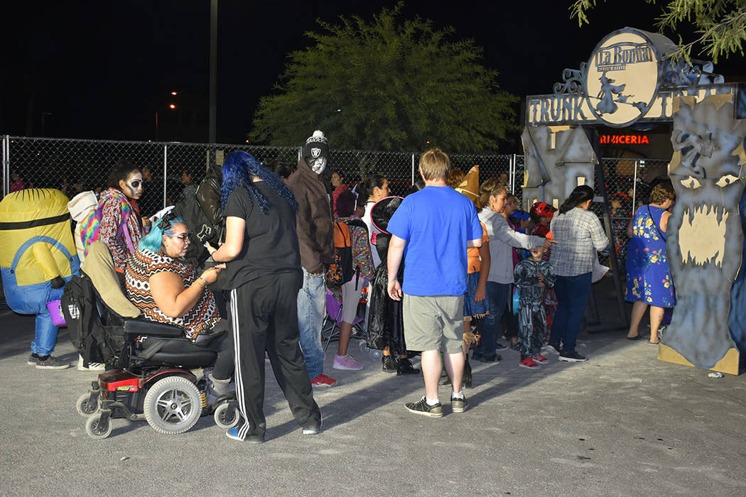 Miles de habitantes de North Las Vegas disfrutaron de una celebración de Halloween realizada e ...