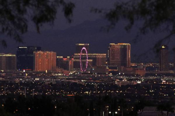 El Strip de Las Vegas al amanecer visto desde Henderson el lunes, 4 de noviembre de 2019. (Bizu ...