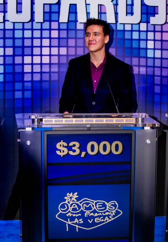 El campeón de "Jeopardy!", James Holzhauer, juega algunas rondas por diversión con ejecutivos ...