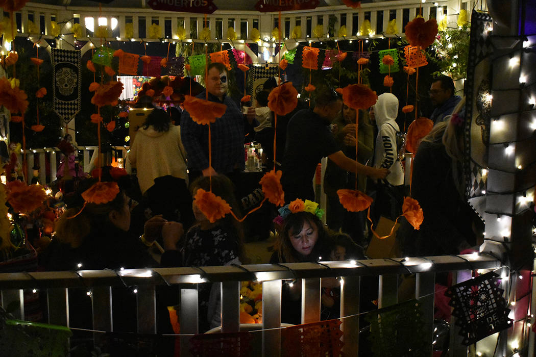 Más de 12,000 personas disfrutaron de la celebración anual del Día de Muertos en Springs Pre ...