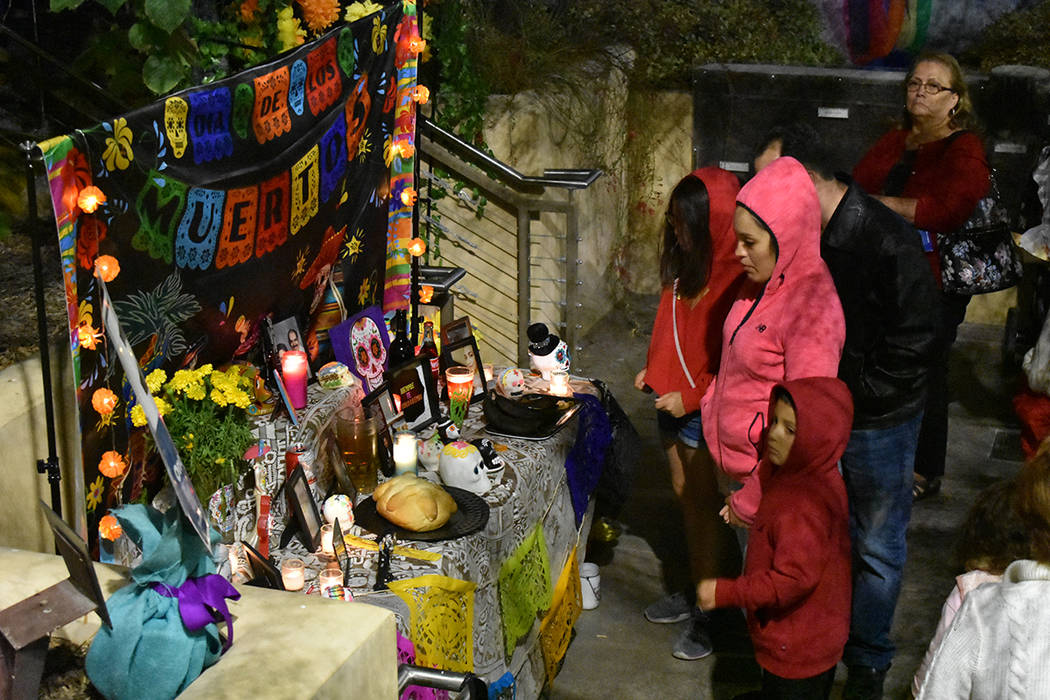 Más de 12,000 personas disfrutaron de la celebración anual del Día de Muertos en Springs Pre ...