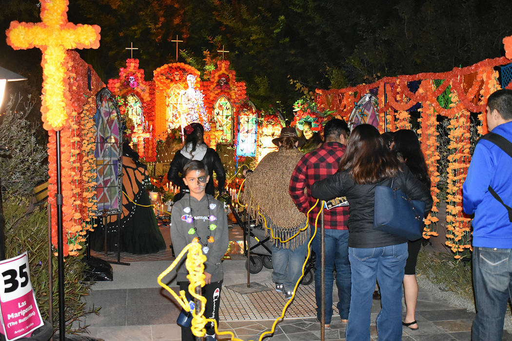 Más de 12,000 personas disfrutaron de la celebración anual del Día de Muertos en Springs Pre ...