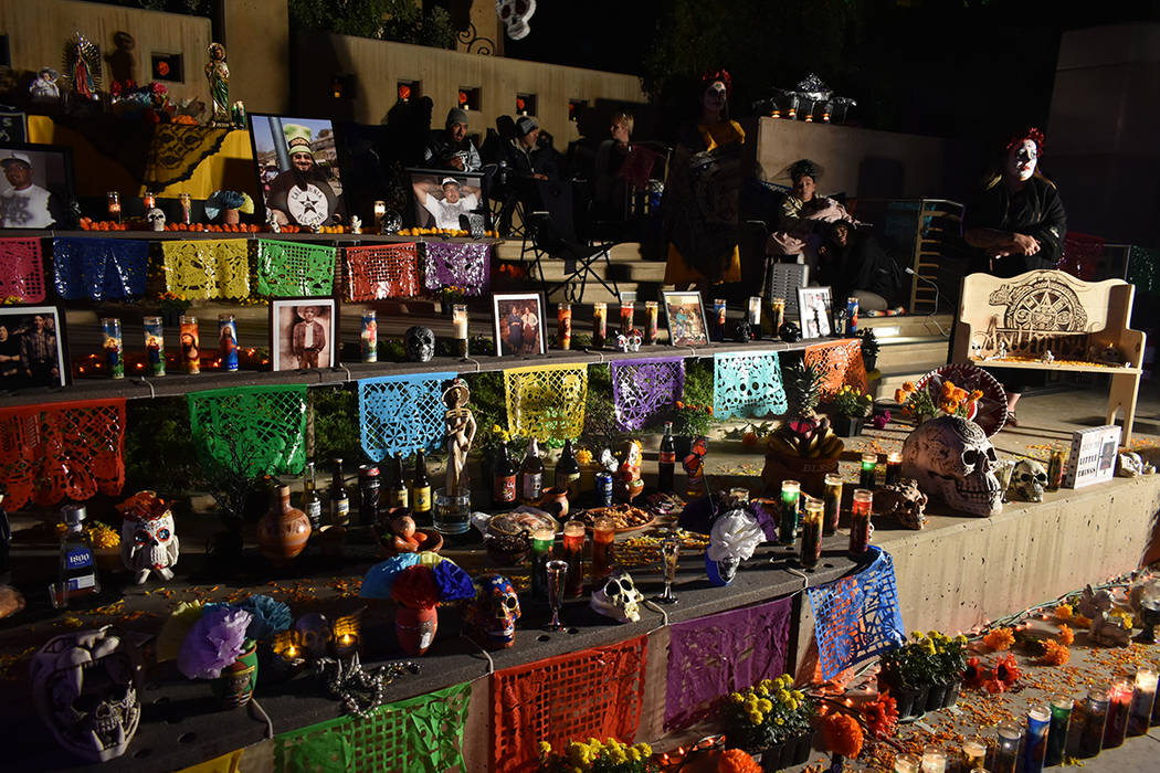 Más de 12,000 personas disfrutaron de la celebración anual del Día de Muertos en Springs Pre ...