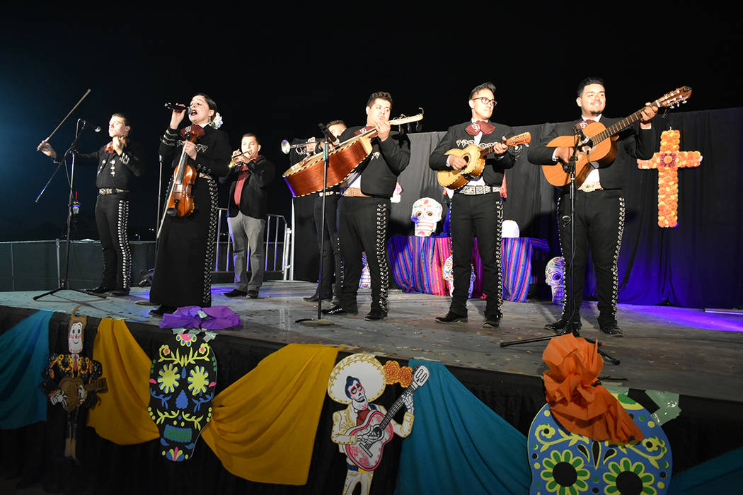 El evento del Día de Muertos contó con múltiples actividades interactivas y entretenimiento ...