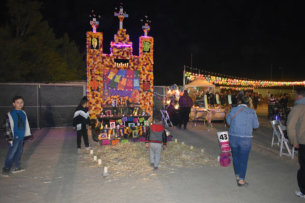 Más de 12,000 personas disfrutaron de la celebración anual del Día de Muertos en Springs Pre ...