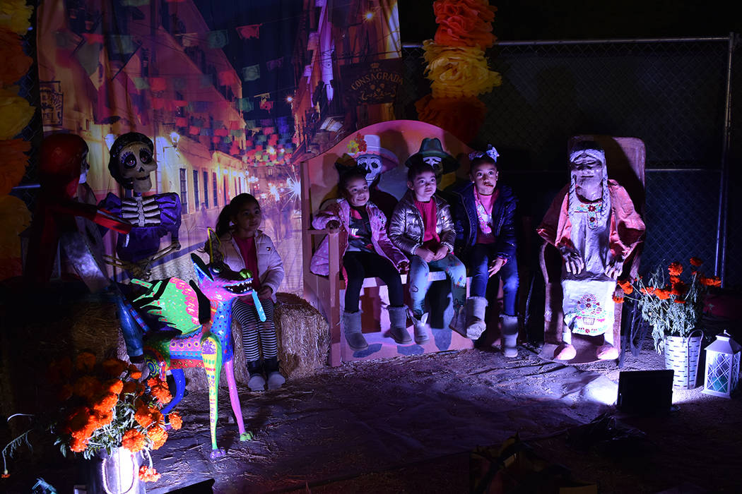 Más de 12,000 personas disfrutaron de la celebración anual del Día de Muertos en Springs Pre ...