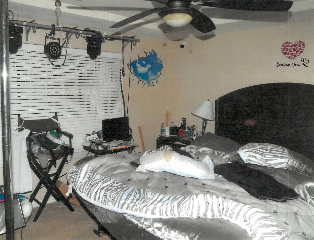 El dormitorio de Christopher Prestipino donde la modelo de Las Vegas, Esmeralda González, fue ...
