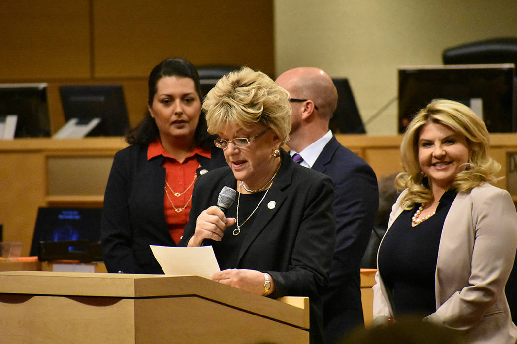 La alcaldesa Carolyn Goodman votó a favor de la ley que prohibiría acampar en áreas pública ...