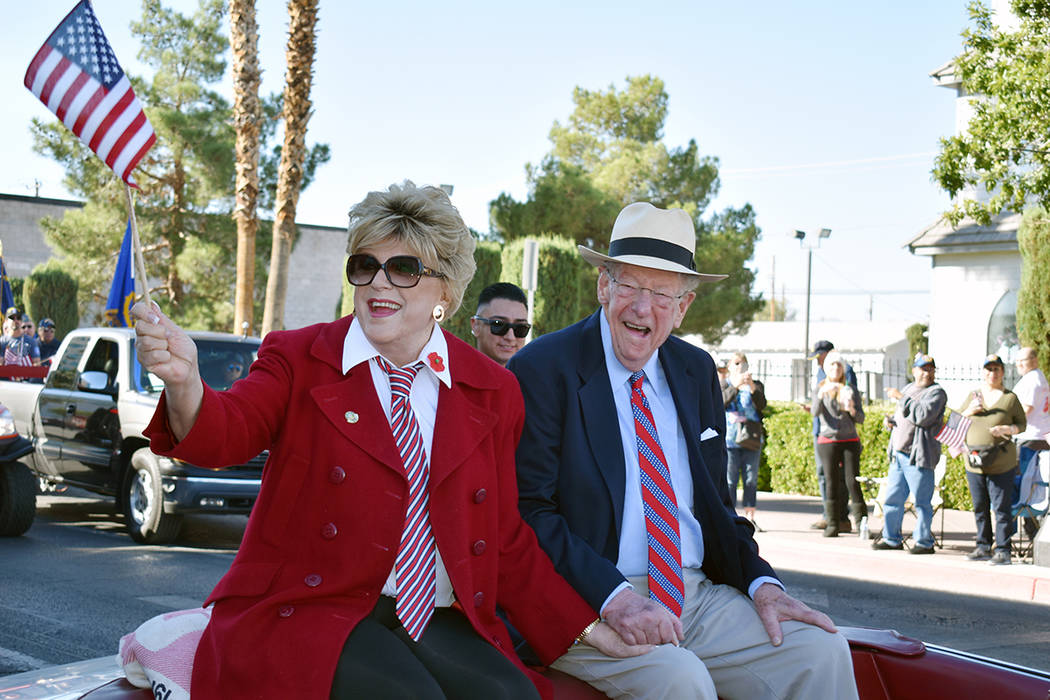 Carolyn Goodman, alcaldesa de Las Vegas fue la Mariscal del desfile, quien estuvo acompañada d ...