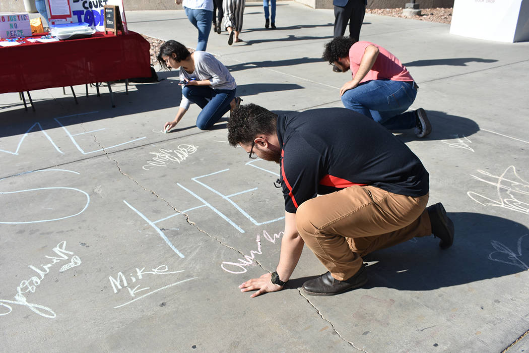 Activistas y estudiantes de UNLV realizaron un mitin para manifestarse a favor de DACA y sus be ...