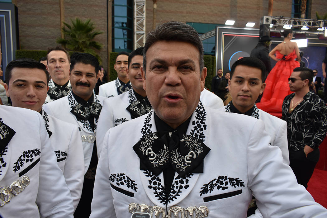 Mariachi Sol de México acompañó a la dinastía Fernández en su intervención musical. Jueve ...