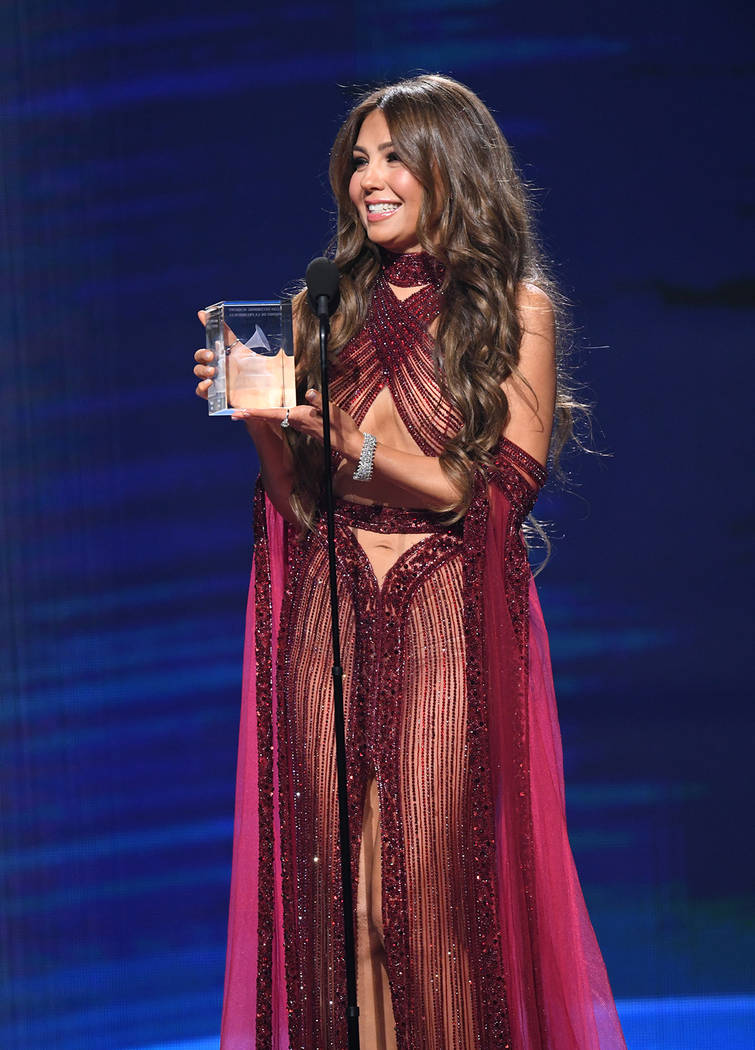 La mexicana Thalía fue reconocida con el “Premio de la presidencia”. Jueves 14 de noviembr ...
