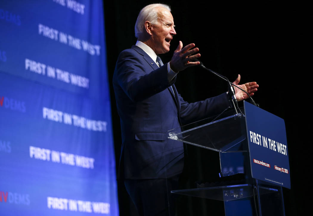 El candidato presidencial demócrata y ex vicepresidente, Joe Biden, habla durante el evento "F ...