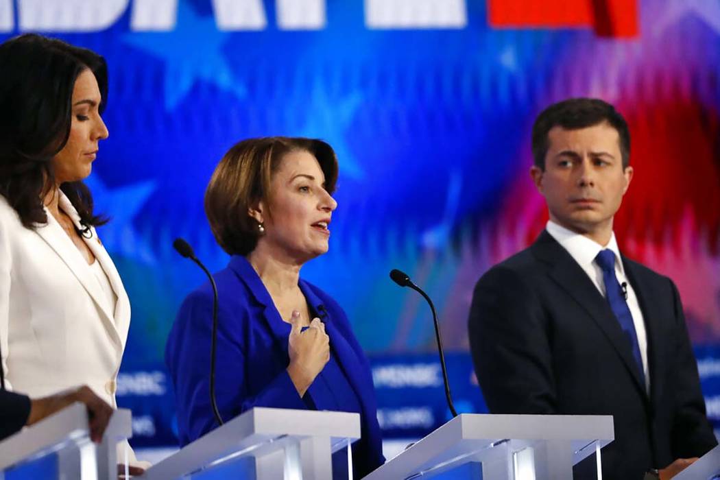 La candidata presidencial demócrata, la senadora Amy Klobuchar, demócrata por Minnesota, al c ...