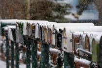 Nieve cubre los buzones de correo en Old Town de Mount Charleston el miércoles, 20 de noviembr ...