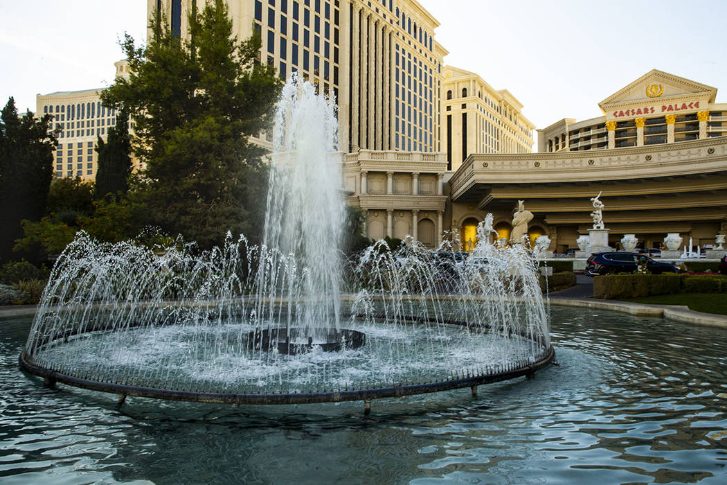 Caesars Palace el martes, 8 de octubre de 2019 en Las Vegas. Caesars Entertainment Corp. anunci ...