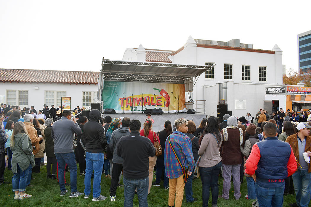 La oferta de tamales, así como de los distintos grupos de mariachis, hicieron que el evento se ...