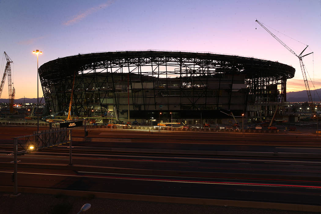 Estadio Allegiant durante la puesta de sol en Las Vegas, 7 de septiembre de 2019. (Erik Verduzc ...