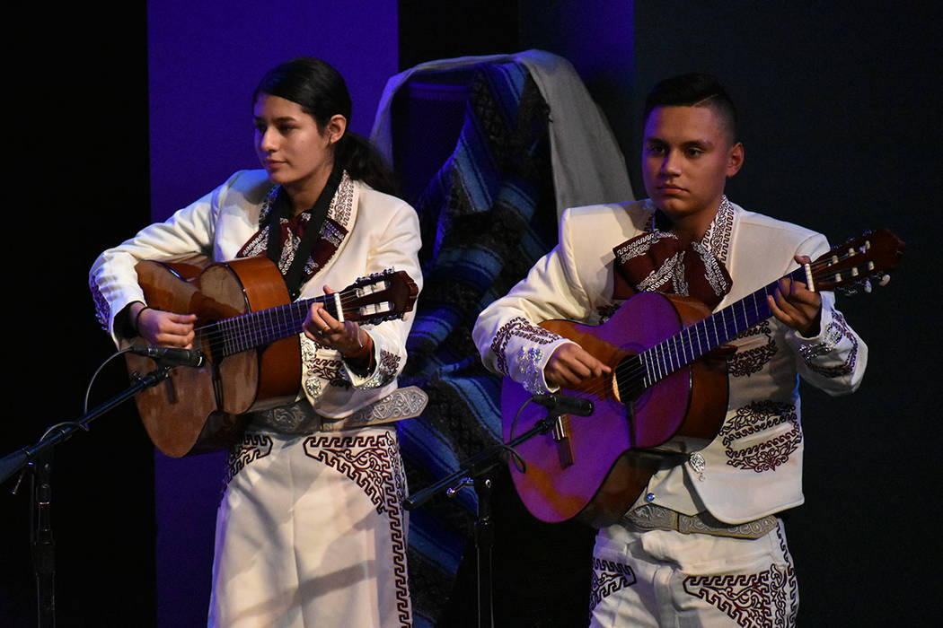Mariachi Del Valley realizó una alegre intervención musical. Viernes 6 de diciembre de 2019 e ...