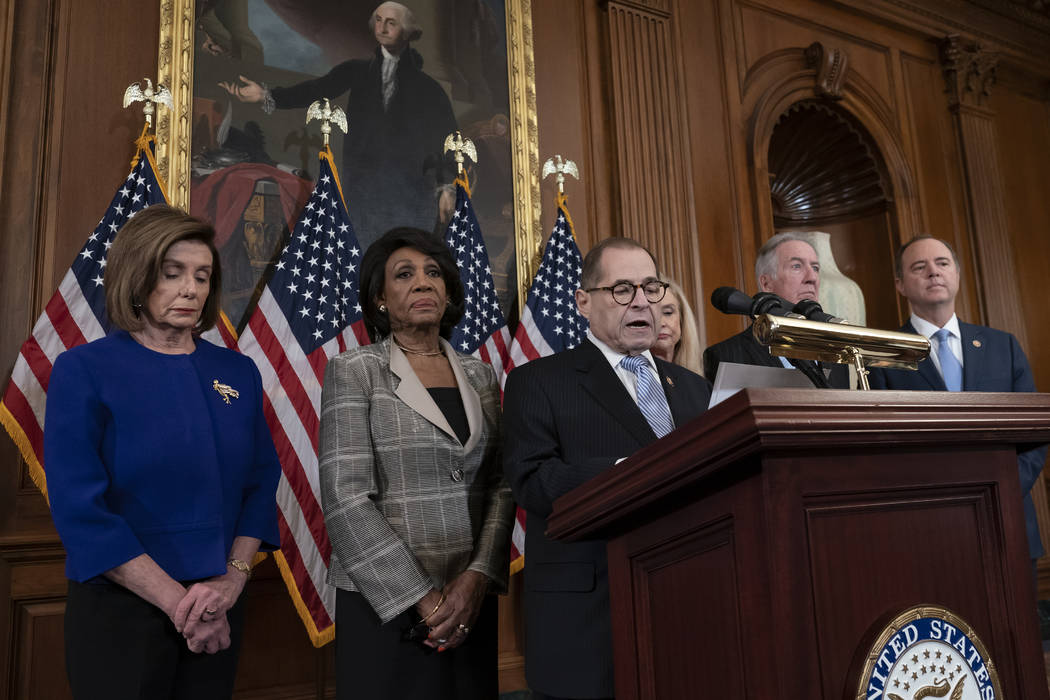 De izquierda a derecha: Nancy Pelosi, presidenta demócrata por California de la Cámara de Rep ...