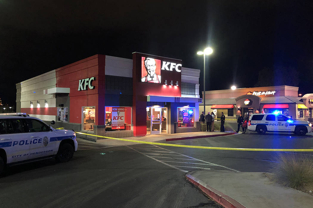 La policía de Henderson investiga un tiroteo en un Pizza Hut en 1280 W. W. Warm Springs Road e ...