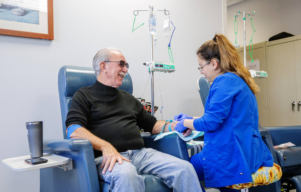 Fred Warnick, de 73 años, el primer paciente en el mundo de una nueva prueba clínica de linfo ...
