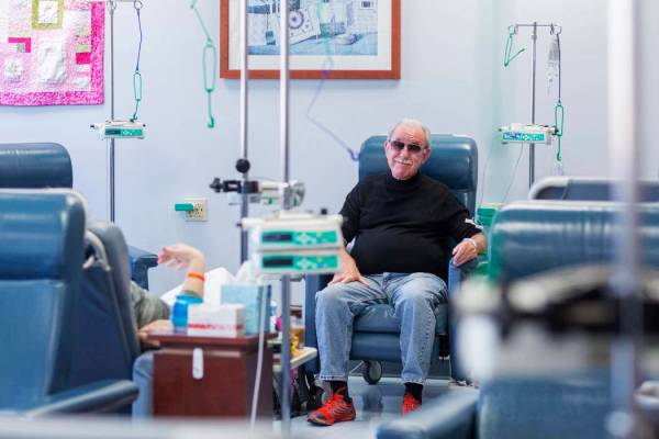 Fred Warnick, de 73 años, el primer paciente en el mundo de una nueva prueba clínica de linfo ...